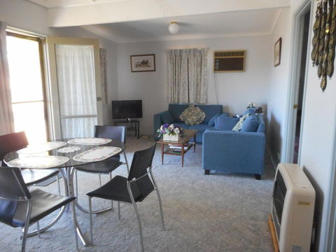 Glenfield Cottage - Melbourne Tourism 1
