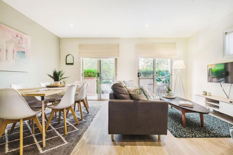 Harp Haven - Contemporary In Suburban Tree Lined Kew - Melbourne Tourism 0