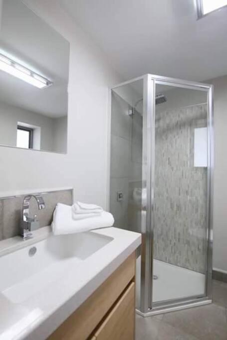 Haven House - River Edge Apartment - Melbourne Tourism 3