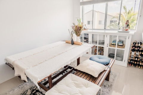 HEART OF BURLEIGH Holiday Villa - Perfect Location With Pools - Melbourne Tourism 1