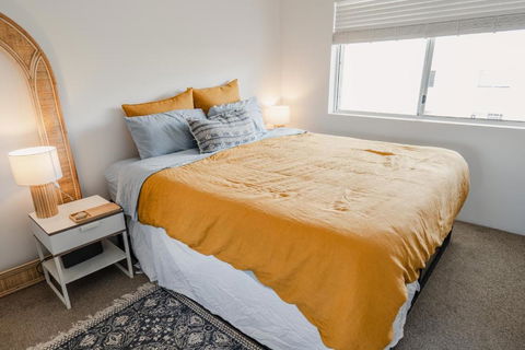 HEART OF BURLEIGH Holiday Villa - Perfect Location With Pools - Melbourne Tourism 3
