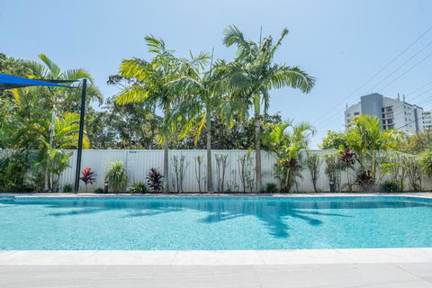 HEART OF BURLEIGH Holiday Villa - Perfect Location With Pools - Melbourne Tourism 0