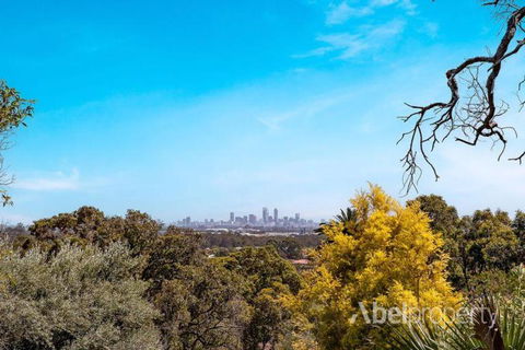 Hillside Retreat- Your Tranquil Home Away - Melbourne Tourism 0