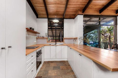 Hillside Retreat- Your Tranquil Home Away - Melbourne Tourism 2