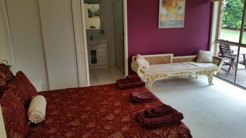 Hilltop Hideaway - Melbourne Tourism 3