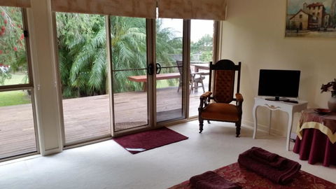 Hilltop Hideaway - Melbourne Tourism 2