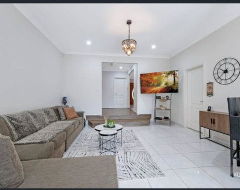 Home Is Where The Heart Is. Spacious 5 Bedroom 2 Storey Home. - Melbourne Tourism 0