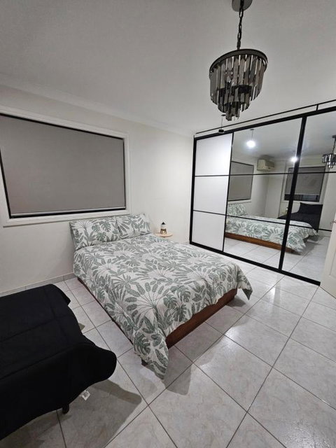 Home Is Where The Heart Is. Spacious 5 Bedroom 2 Storey Home. - Melbourne Tourism 1