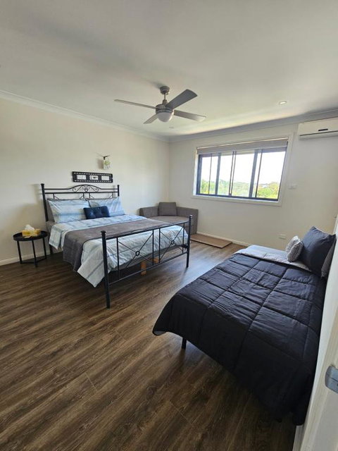 Home Is Where The Heart Is. Spacious 5 Bedroom 2 Storey Home. - Melbourne Tourism 2