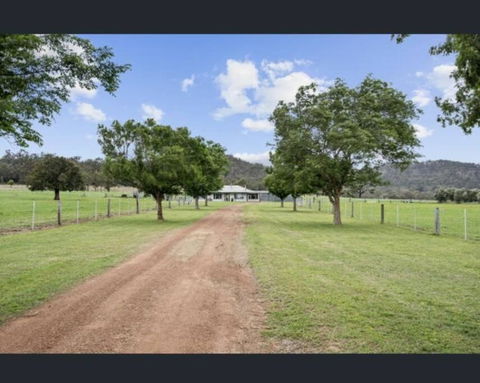 Hunter Village - Melbourne Tourism 1