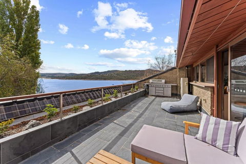 Ibis On Lake Jindabyne - Melbourne Tourism 1