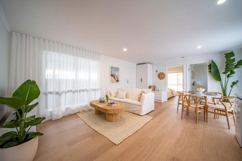 ILUKA Luxe Accommodation, Relaxed Coastal Vibe - Melbourne Tourism 0