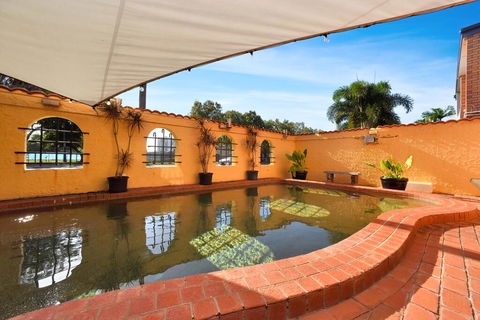 Adobe Motel - Melbourne Tourism 1