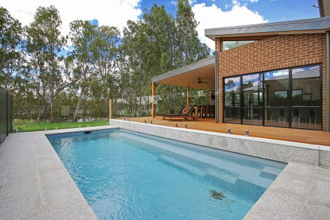 Adori Maloo - Bundalong - Melbourne Tourism 0