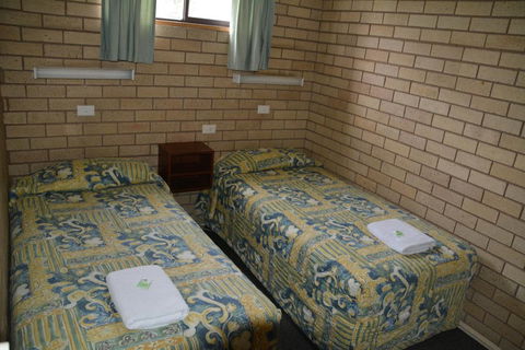 Adrian Motel - Melbourne Tourism 1