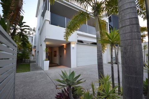 Alex Beach House - Melbourne Tourism 1