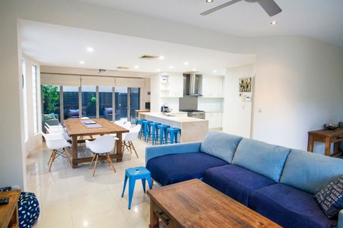 Alexandra Headland Luxury Townhouse - Melbourne Tourism 0
