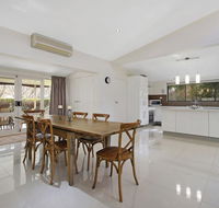 Alinga Longa Residence 4 bedroom with pool - Melbourne Tourism
