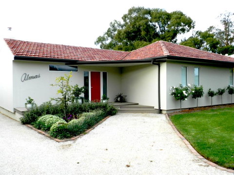 Almas Cottage - Melbourne Tourism 1