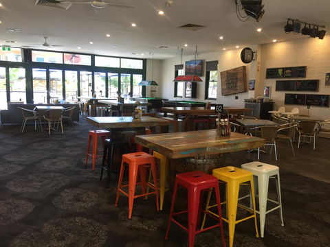 Alpine Hotel Bright - Melbourne Tourism 1