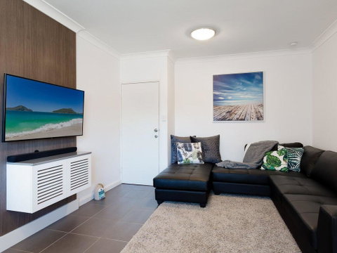 Amanda Court 2/1 Weatherly Cl - Renovated Unit With Aircon, Wifi And Close To The Beach - Melbourne Tourism 1