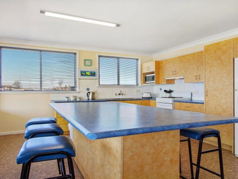 Amazing Aspects - Perched Above Tilbury Cove - Melbourne Tourism 2