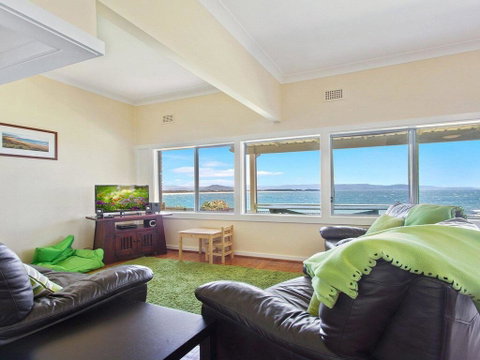 Amazing Aspects - Perched Above Tilbury Cove - Melbourne Tourism 3