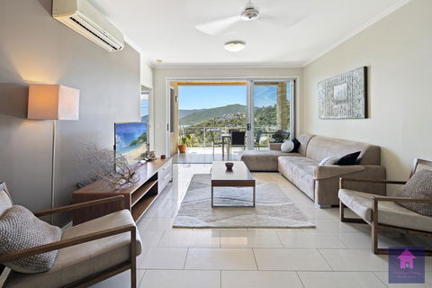 Amazing Ocean Views, Pool, Award Winning Location, Airlie Beach - Melbourne Tourism 3
