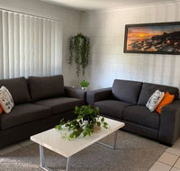 Andergrove Home with a Garden View-Wi-fi  Netflix - Melbourne Tourism