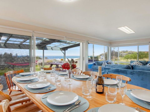 Antonio's Paradise - Spectacular Views Over Warrain Beach - Melbourne Tourism 3
