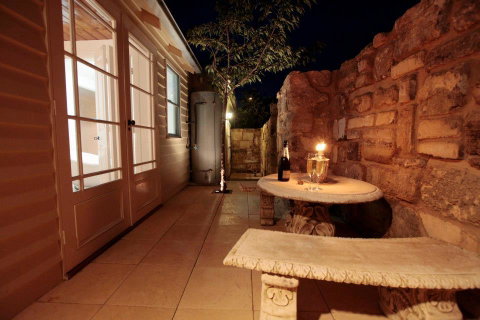 Apartment 35 - Melbourne Tourism 1