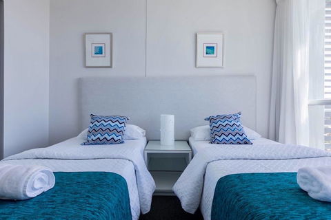 Apartment With Ocean Views - Melbourne Tourism 3