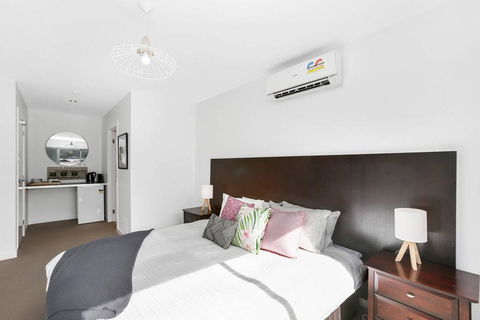 APOLLO 13 STUDIO - Free Wifi, Opposite Beach! - Melbourne Tourism 1