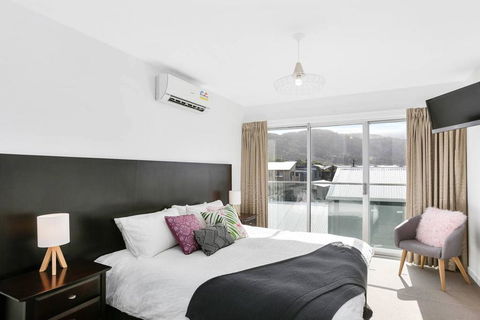 APOLLO 13 STUDIO - Free Wifi, Opposite Beach! - Melbourne Tourism 0