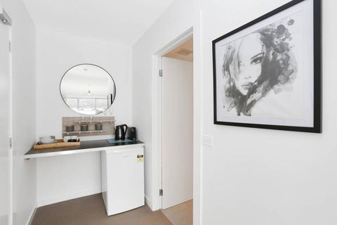 APOLLO 13 STUDIO - Free Wifi, Opposite Beach! - Melbourne Tourism 3