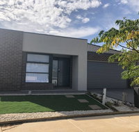 Apple House Tarneit North - Melbourne Tourism