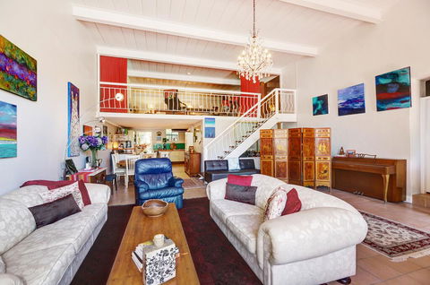 Arty Warehouse Apartment - Stroll To South Beach - Melbourne Tourism 3