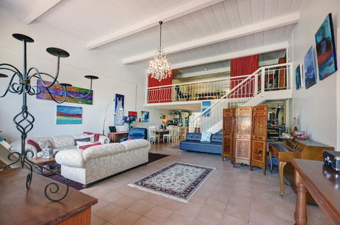Arty Warehouse Apartment - Stroll To South Beach - Melbourne Tourism 2