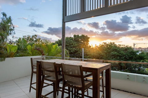Luxurious Living - 3Bed-3Bath-1Car-Pool - Balmoral - Melbourne Tourism 2