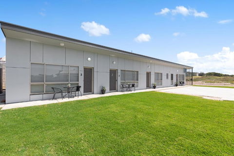 Luxury Apartments And Motel Rooms - Free Wifi - Close To Beach - Melbourne Tourism 1