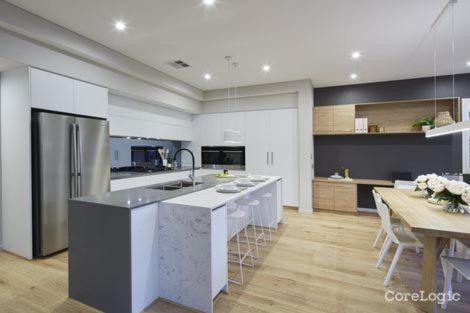Luxury Bedrooms In A Resort Style Home - Melbourne Tourism 3