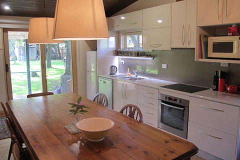 Lynden Cottage - Built 1884 In The Heart Of Town - Melbourne Tourism 3