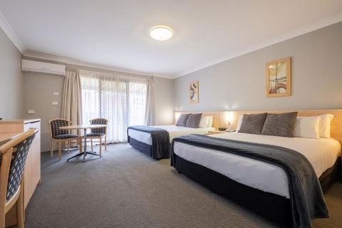 Maclin Lodge Motel - Melbourne Tourism 1
