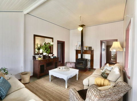 MAGNOLIA HOUSE ON THE CREEK - STANTHORPE - Melbourne Tourism 1