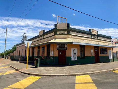 Main Reef Hotel - Melbourne Tourism 0