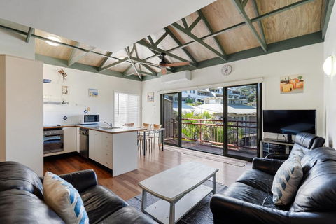 MAIN STAY - 100m To Patrolled Beach, Pool, Wifi, Close To Cafes - Melbourne Tourism 0