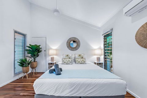 MANDALAY ESCAPE, SECLUSION & SERENITY WITH A POOL - Melbourne Tourism 3