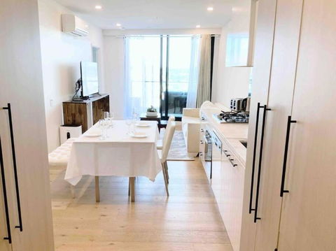 M-city Shopping Center Apartment - Executive Twin King Ensuites - Fully Equipped - Free Parking, Fast Wifi, Smart TV, Netflix, Complementary Drinks & Amenities - Clayton 3168 - Melbourne Tourism 0