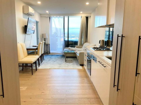 M-city Shopping Center Apartment - Executive Twin King Ensuites - Fully Equipped - Free Parking, Fast Wifi, Smart TV, Netflix, Complementary Drinks & Amenities - Clayton 3168 - Melbourne Tourism 1