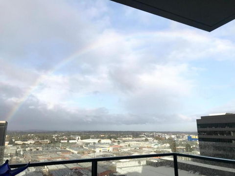 M-city Shopping Center Apartment - Executive Twin King Ensuites - Fully Equipped - Free Parking, Fast Wifi, Smart TV, Netflix, Complementary Drinks & Amenities - Clayton 3168 - Melbourne Tourism 2